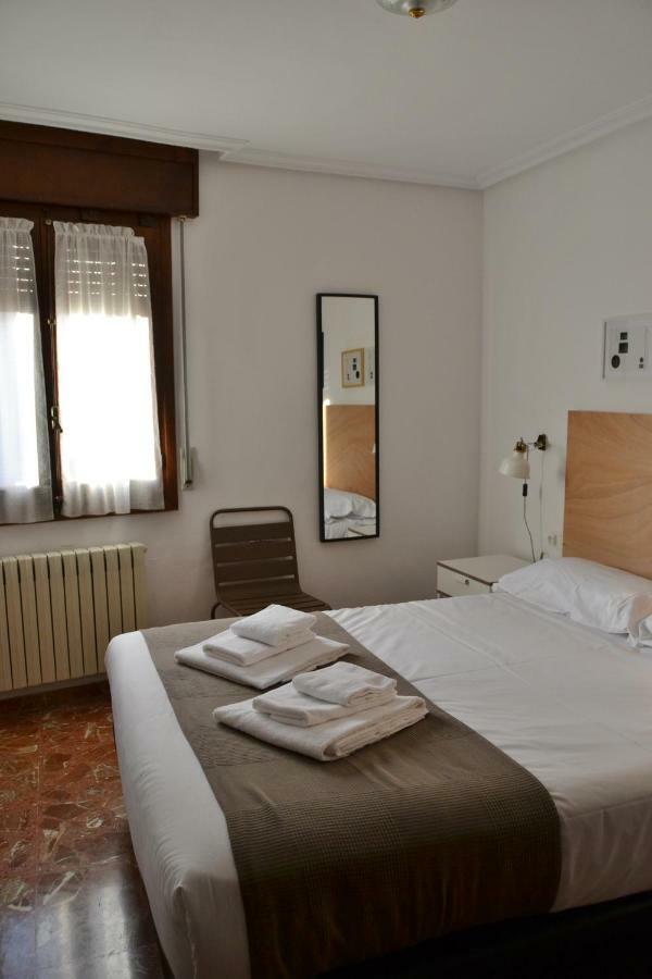 Tres Puentes Anguiano Apartamentos Y Hostal Экстерьер фото