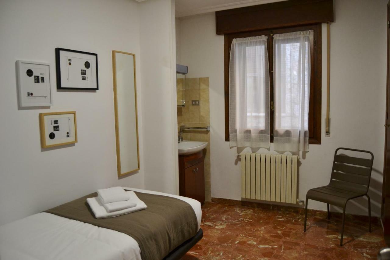 Tres Puentes Anguiano Apartamentos Y Hostal Экстерьер фото